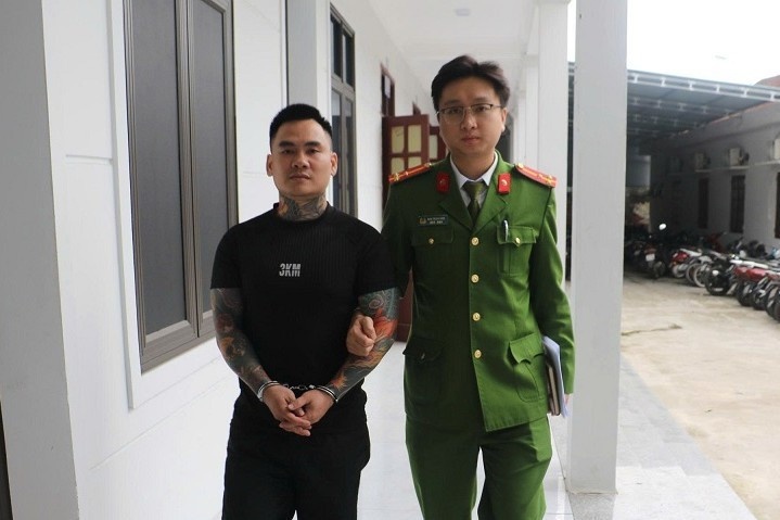 Vao quan ca phe,  Chem nguoi anh 1