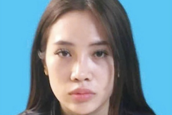 Bat 'hot girl' Na Dac Ky bi truy na vu hon chien truoc quan karaoke hinh anh