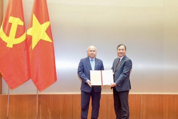 Thu truong Bo Tai chinh Do Thanh Trung giu chuc Pho Bi thu Hai Phong hinh anh