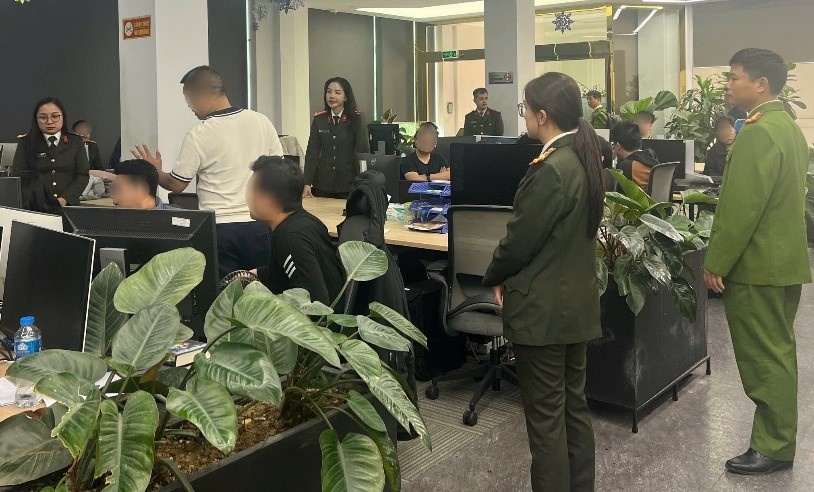 tien ma hoa FTXF,  Lua dao chiem doat,  Lua chiem doat tien anh 2