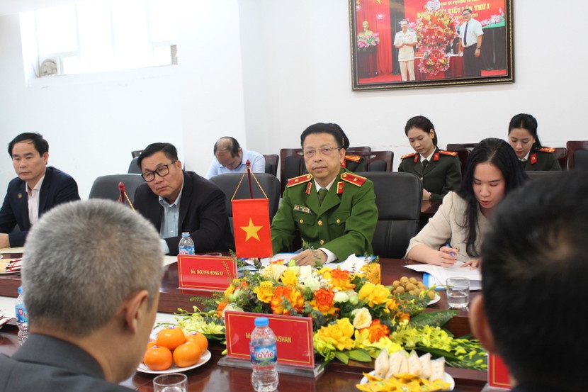 Tang cuong hop tac giua Bo Cong an Trung Quoc va Cong an Ha Noi hinh anh