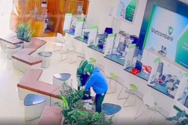 Ket luan dieu tra vu 2 doi tuong len kich ban dung sung cuop ngan hang hinh anh