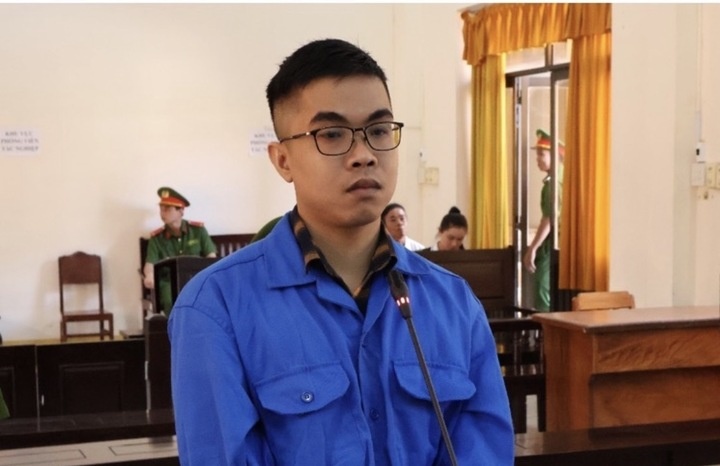 cuu chuyen vien Vietcombank,  Chi nhanh Vietcombank,  Giam doc Vietcombank,  Chu tich Vietcombank,  Lua dao chiem doat,  Lua chiem tien anh 1