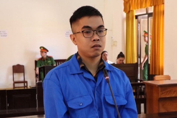 Lua dao chiem doat hon 9 ty, cuu chuyen vien ngan hang lanh 14 nam tu hinh anh