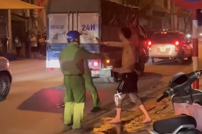 Tam giu doi tuong,  Cam dao chem nguoi anh 2