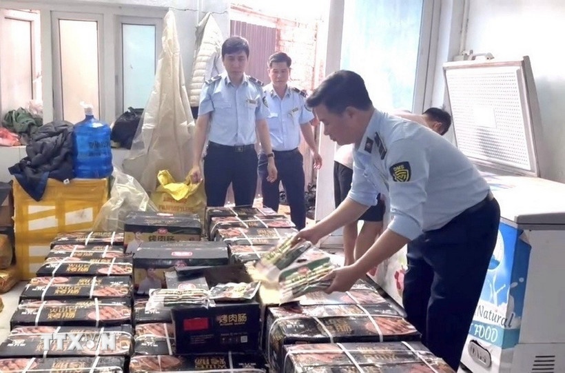 xuc xich nhap lau,  ong Vu Truong Chinh,  Chu co so,  Chu xuc xich lau anh 1