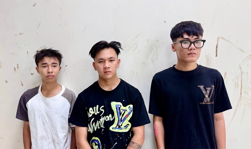 Dap pha nha dan,  trong dem anh 1