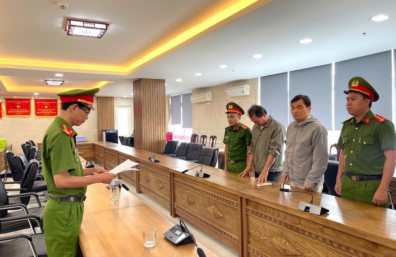 van tai Dat Quang,  Cong ty Dat Quang,  Doanh nghiep Dat Quang,  Cong ty Hoang Nam,  Doanh nghiep Hoang Nam,  Chu Muoi Minh Tam,  Gdoc Muoi Minh Tam,  DN Muoi Minh Tam anh 1