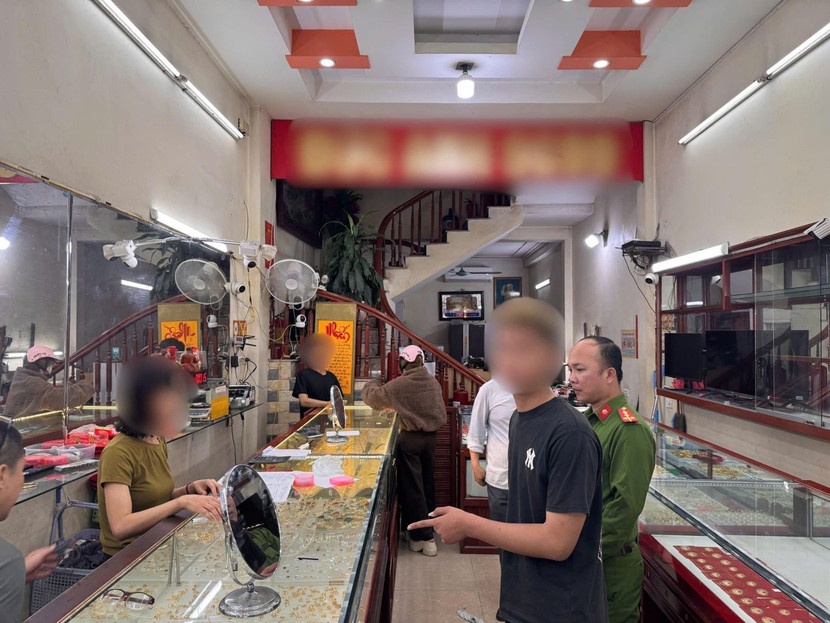 cuop giat tiem vang anh 1