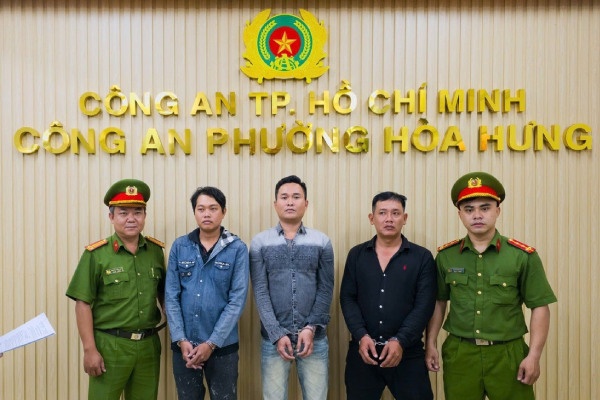 Tam giu 3 nguoi dap pha quan com tai TP.HCM hinh anh