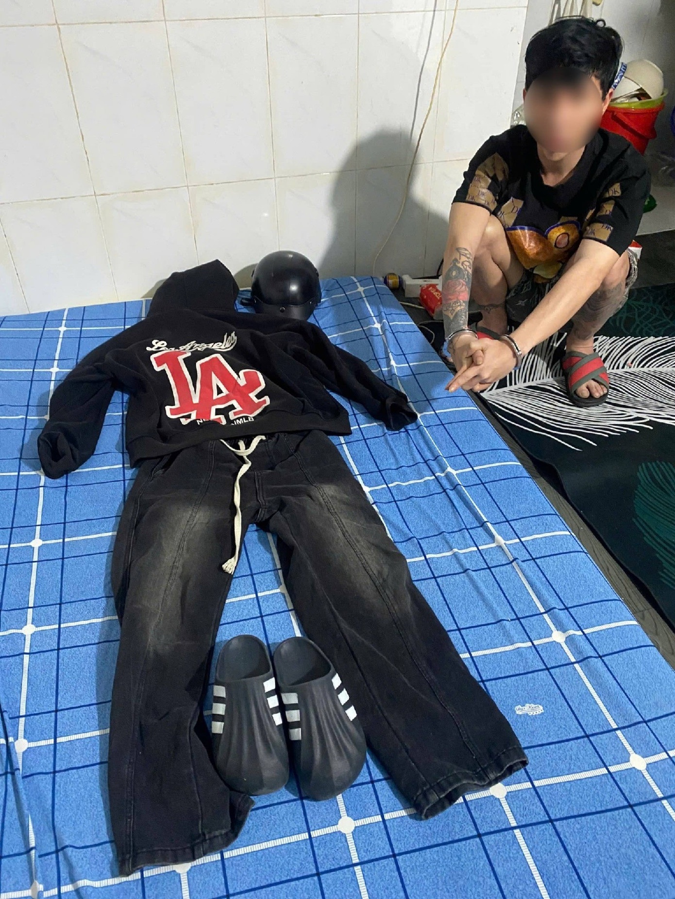 Trom khach san anh 2