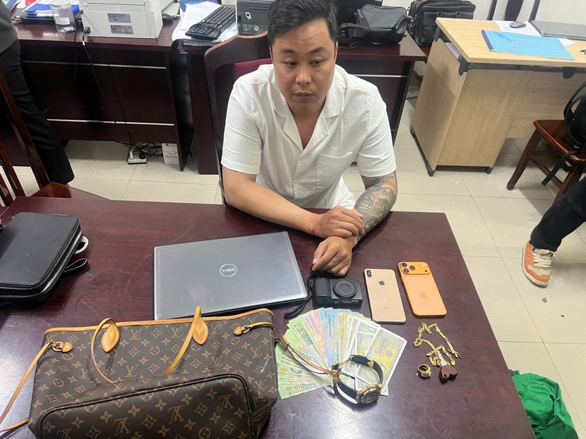 Dap kinh oto,  trom cap tai san anh 1