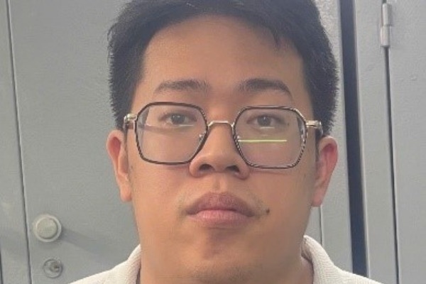 Tung quan, nam thanh nien 'dong vai' nhan vien ngan hang hinh anh