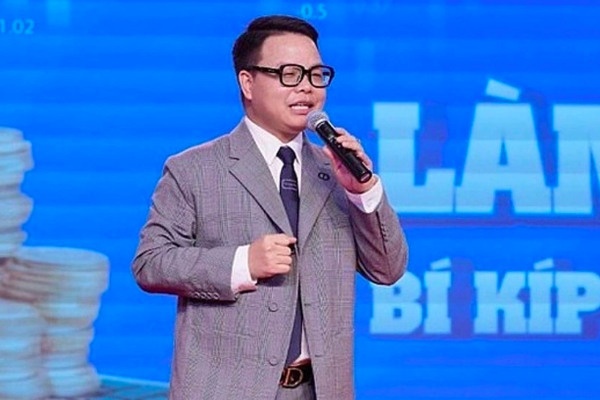 Vo chong Mr Hunter Le Khac Ngo keo nguoi than vao duong day lua dao hinh anh