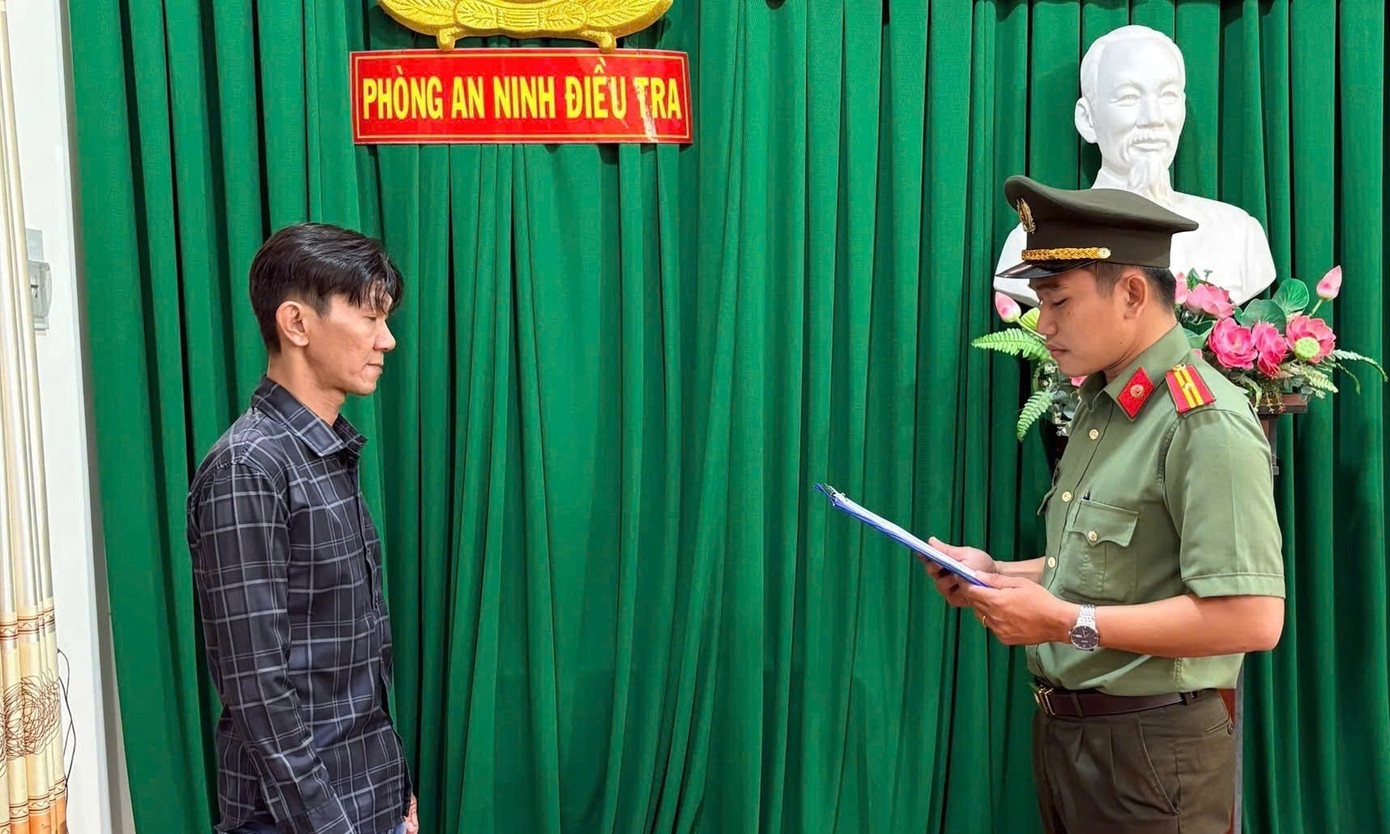 Mang sung,  Den nguoi quen,  Ban thi uy anh 1