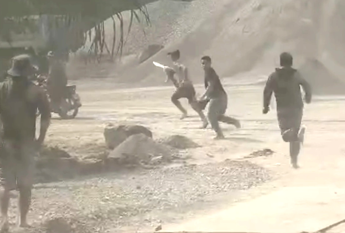 Cong an thong tin vu nhom nguoi hon chien trong bai da o TP.HCM hinh anh