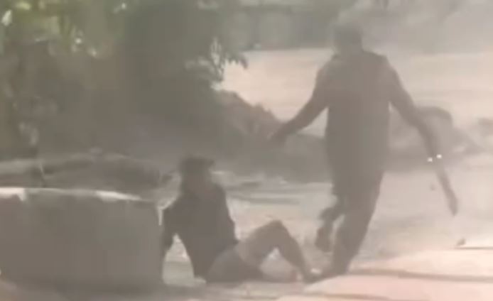 Nhom nguoi cam ma tau hon chien trong mo da o TP.HCM hinh anh