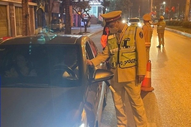 CSGT Ninh Binh phat hien tai xe duong tinh voi ma tuy hinh anh