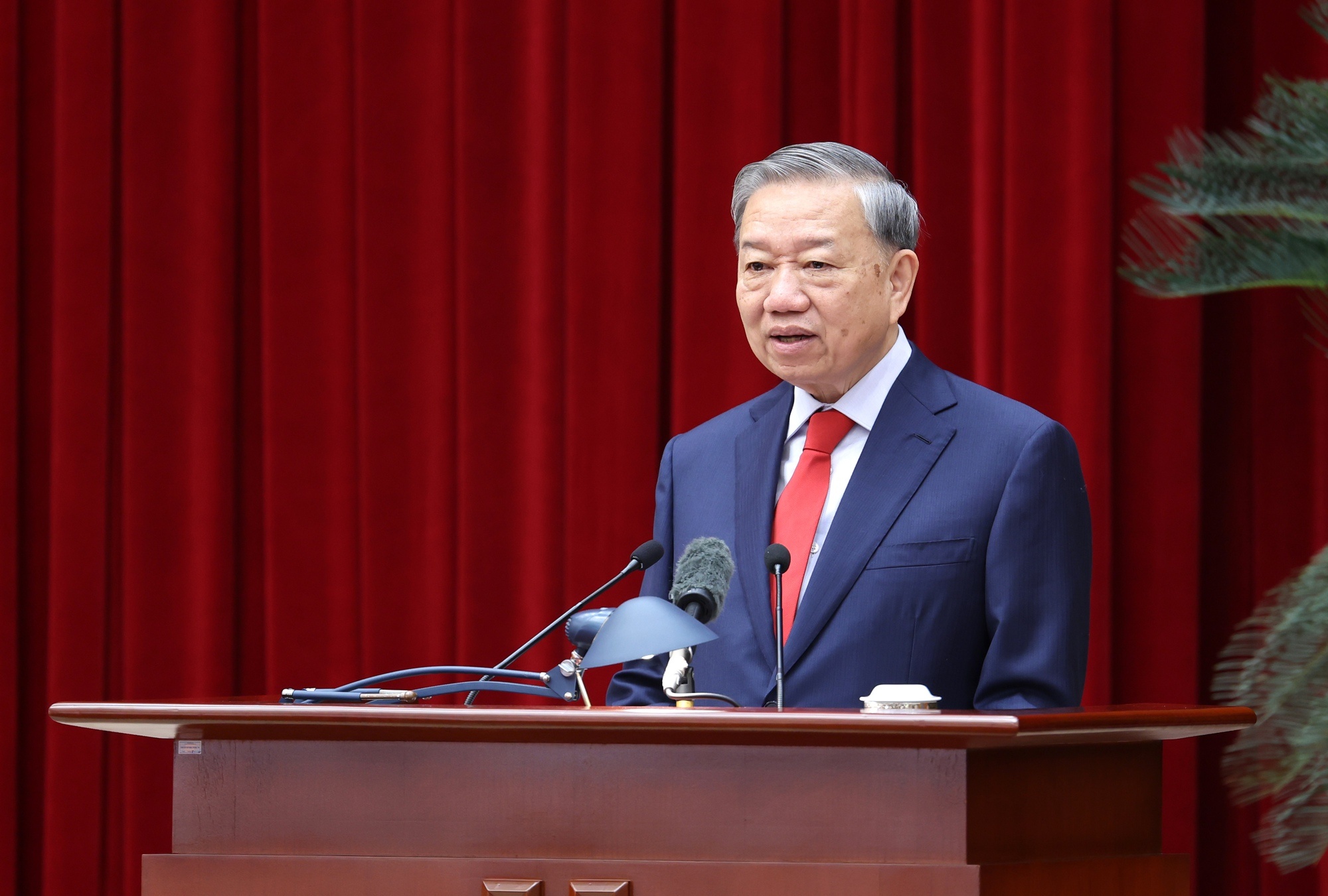 Hoi nghi Trung uong hai anh 2