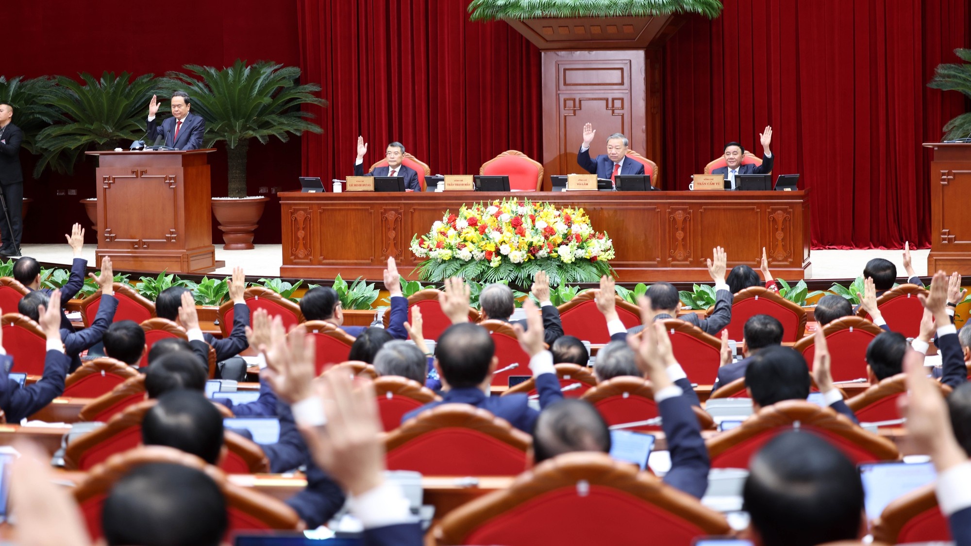 Hoi nghi Trung uong hai anh 3