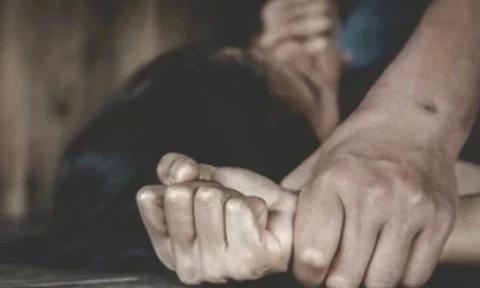 Be gai 13 tuoi bi nhom 'yeu rau xanh' xam hai den mang thai hinh anh