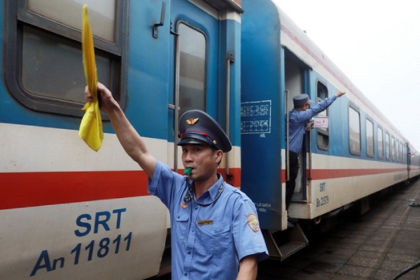 Nganh duong sat tang chuyen phuc vu gio To va le 30/4-1/5 hinh anh