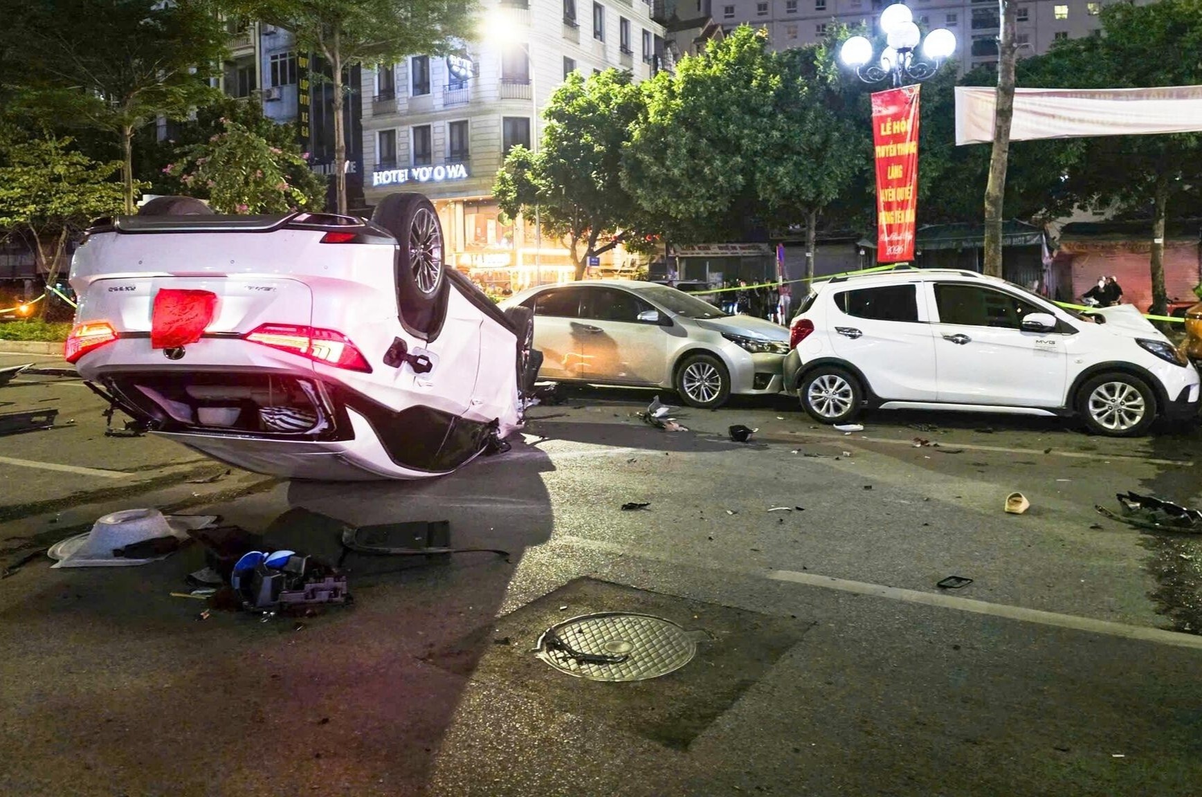 Hien truong vu xe Lexus 'dien' tong lien hoan tren pho Trung Kinh hinh anh