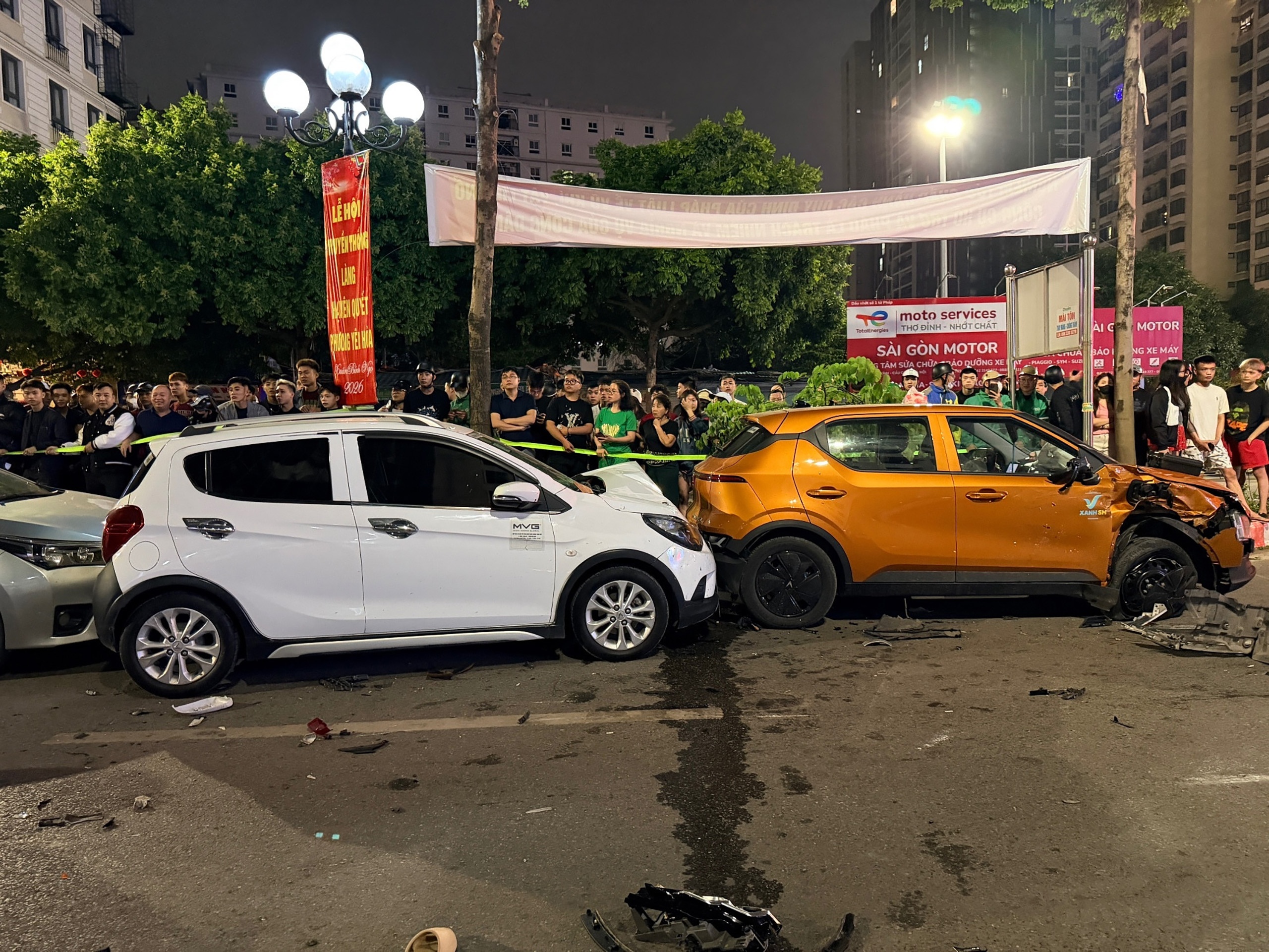 Ôtô Lexus, tông nhiều ôtô ảnh 3 Oto Lexus, tong nhieu oto anh 3