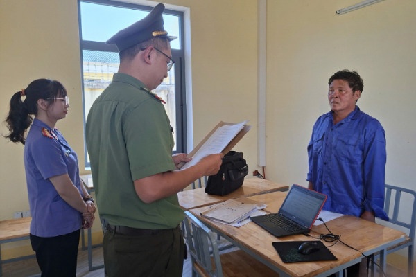 Khoi to doi tuong van chuyen gan 100 kg thuoc no hinh anh