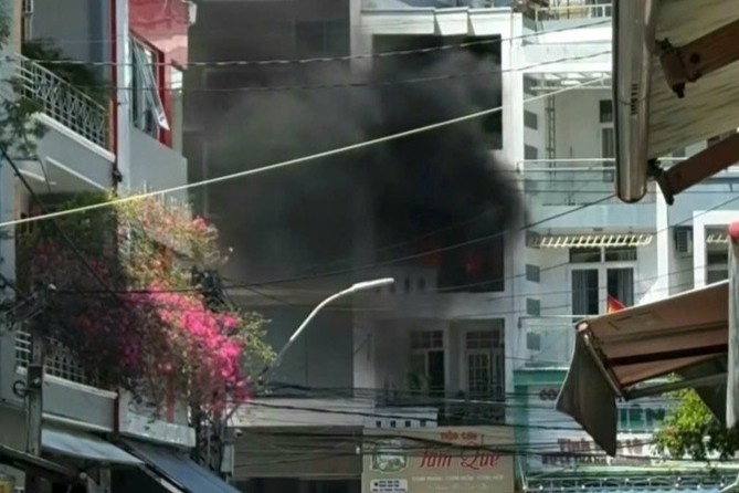 Chay nha 4 tang giua trung tam Nha Trang hinh anh