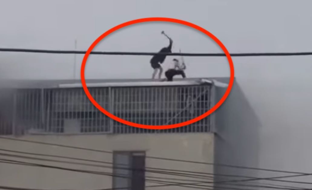 Chang re ke phut pha mai ton cuu bo me trong nha 7 tang boc chay hinh anh