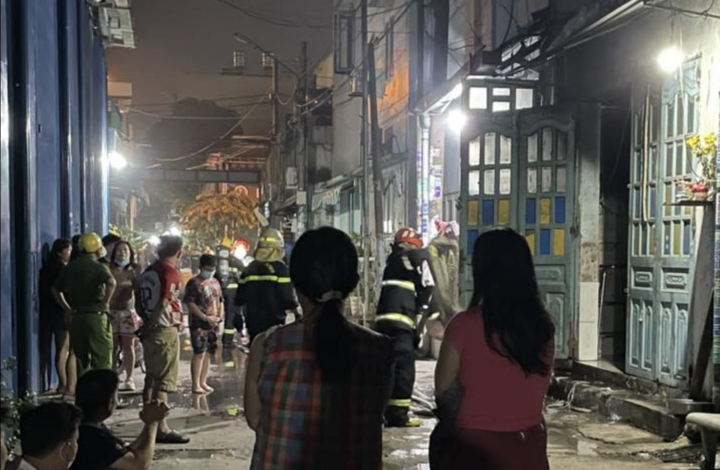 Chay quan com chay o TP.HCM, hai me con tu vong hinh anh