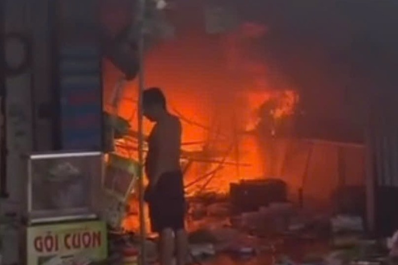 Chay cua hang do nhua o TP.HCM, khu dan cu nao loan hinh anh