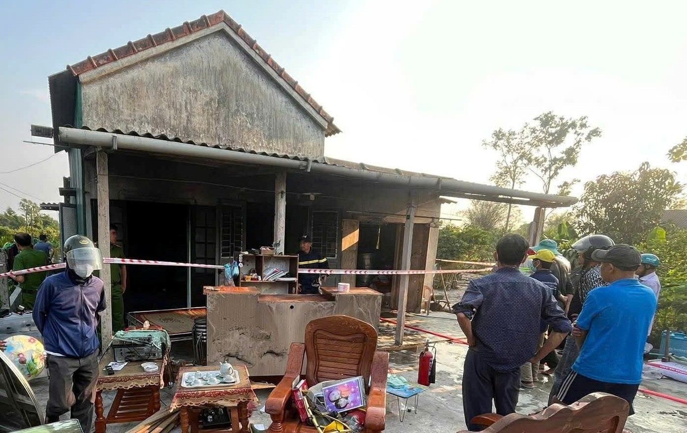 Nguoi benh liet giuong tu vong trong vu chay nha o Hue hinh anh