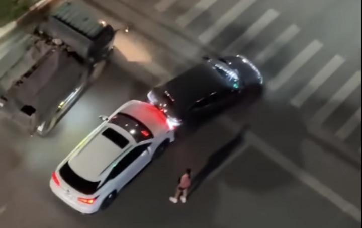 Goc quay khac lo tinh tiet bat ngo vu xe Lexus tong lien hoan hinh anh