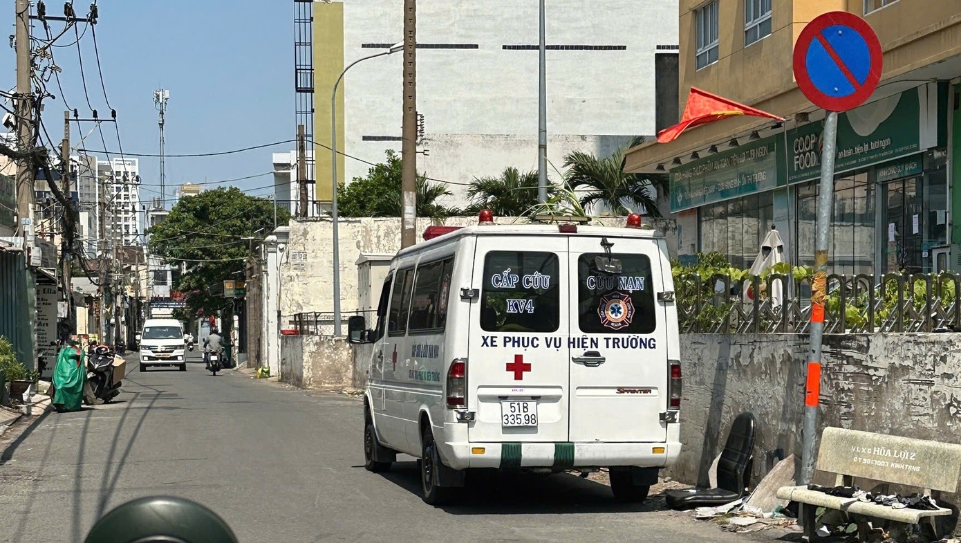 Nguoi dan ong tu vong trong tu the treo co tai nha tro o TP.HCM hinh anh