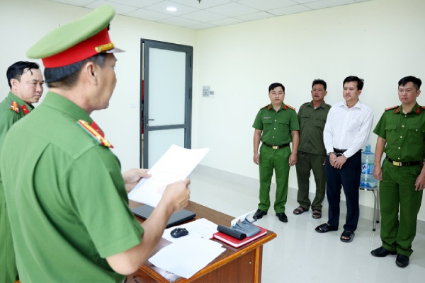 Khoi to nhom doi tuong mua ban trai phep hoa don, chung tu o An Giang hinh anh