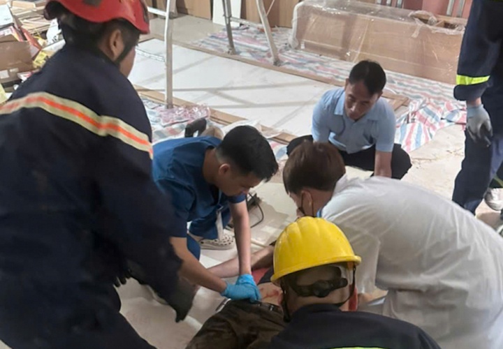 Nam cong nhan tu vong sau su co ket thang may o Phu Tho hinh anh