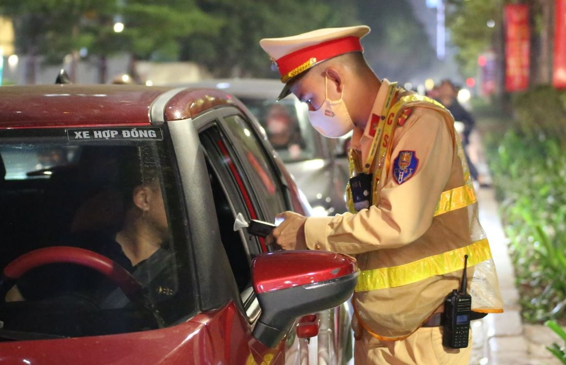 Bo Nghi dinh 100, muc phat vi pham giao thong duong bo co thay doi? hinh anh