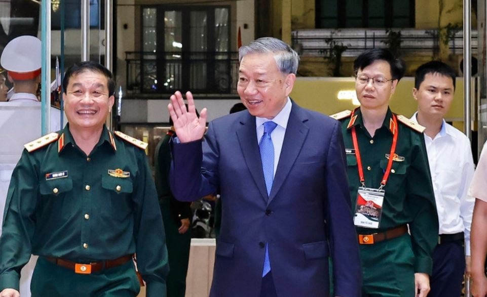 Tong Bi thu du chuong trinh nghe thuat 'Thanh am duoi anh mat troi' hinh anh