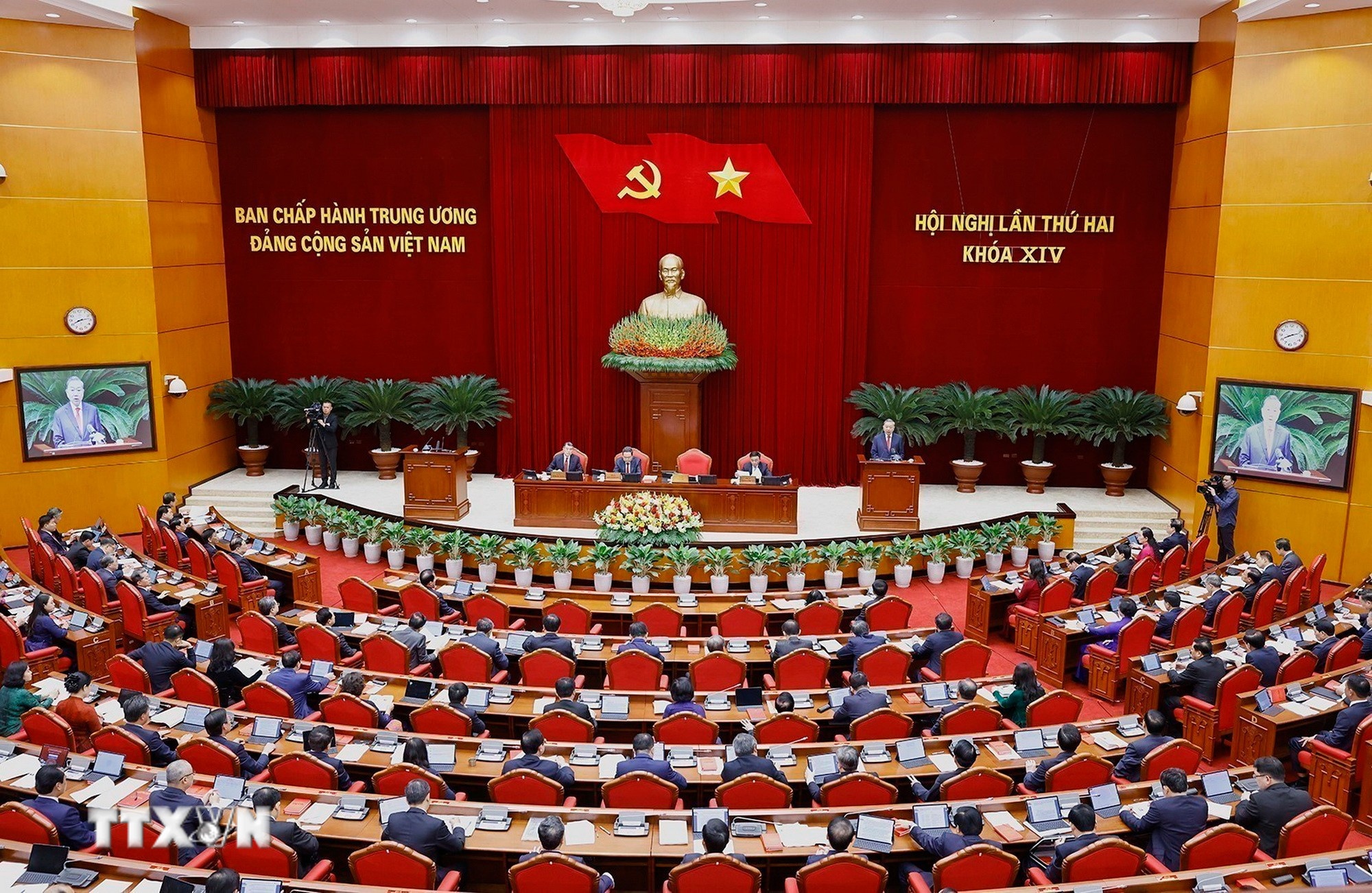 Toan canh phien khai mac Hoi nghi Trung uong lan thu hai hinh anh