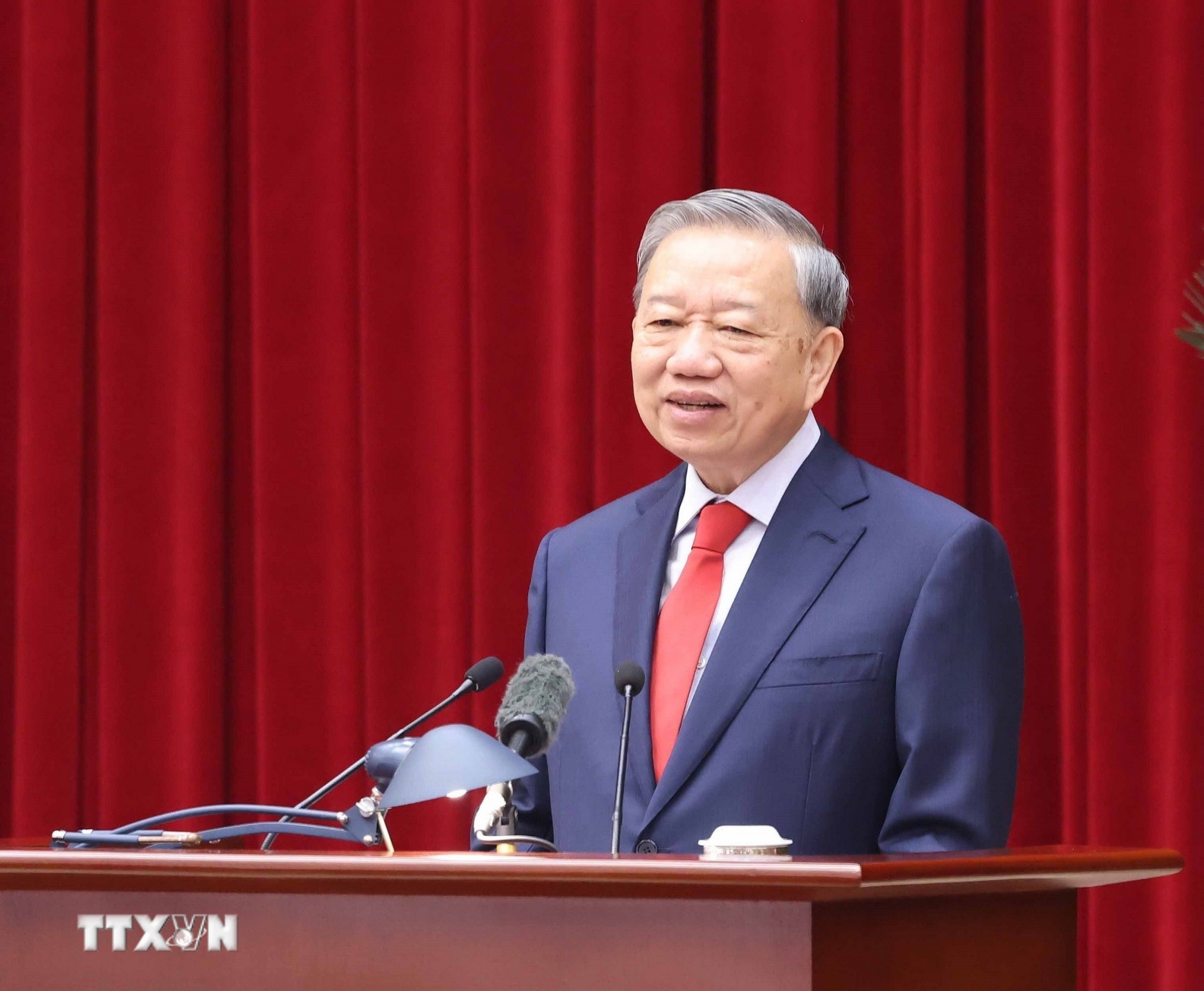 Hoi nghi Trung uong anh 2