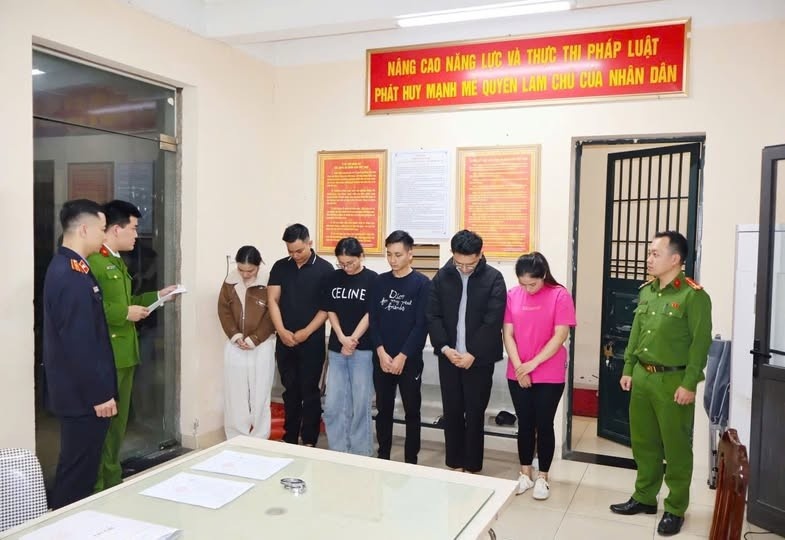 Tham my vien Vera,  Chu TMV Vera,  Chu Vera anh 1