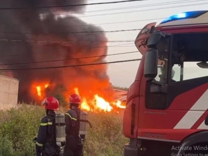 Chay lon kem tieng no tai nha xuong cong ty o TP.HCM hinh anh