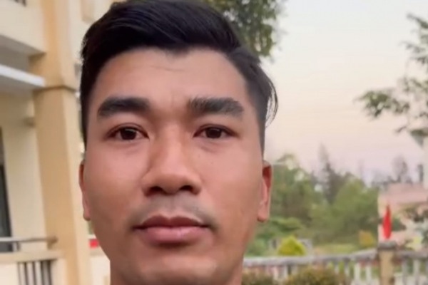 Bat doi tuong chuyen trum kin chan men 'ne' camera hinh anh