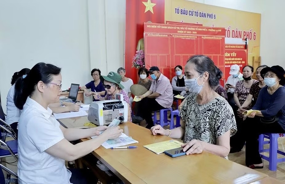 BHXH Ha Noi len tieng vu cu ba 97 tuoi kho lam thu tuc nhan luong huu hinh anh