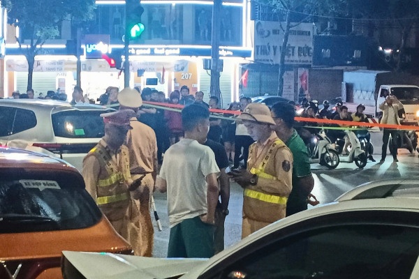 Diem nghi van can lam ro trong vu xe Lexus gay tai nan lien hoan hinh anh