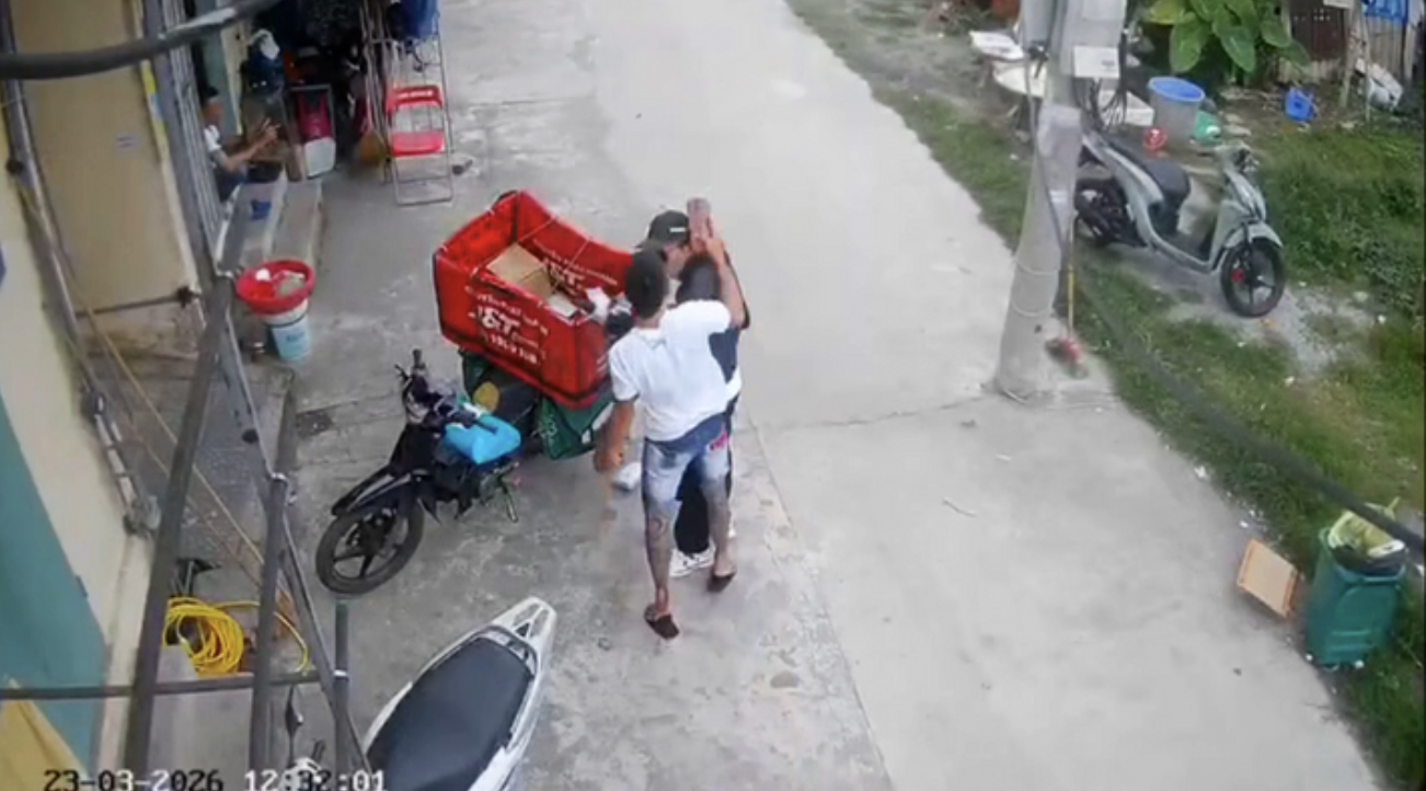 Dung gach dap dau,  nam shipper anh 1