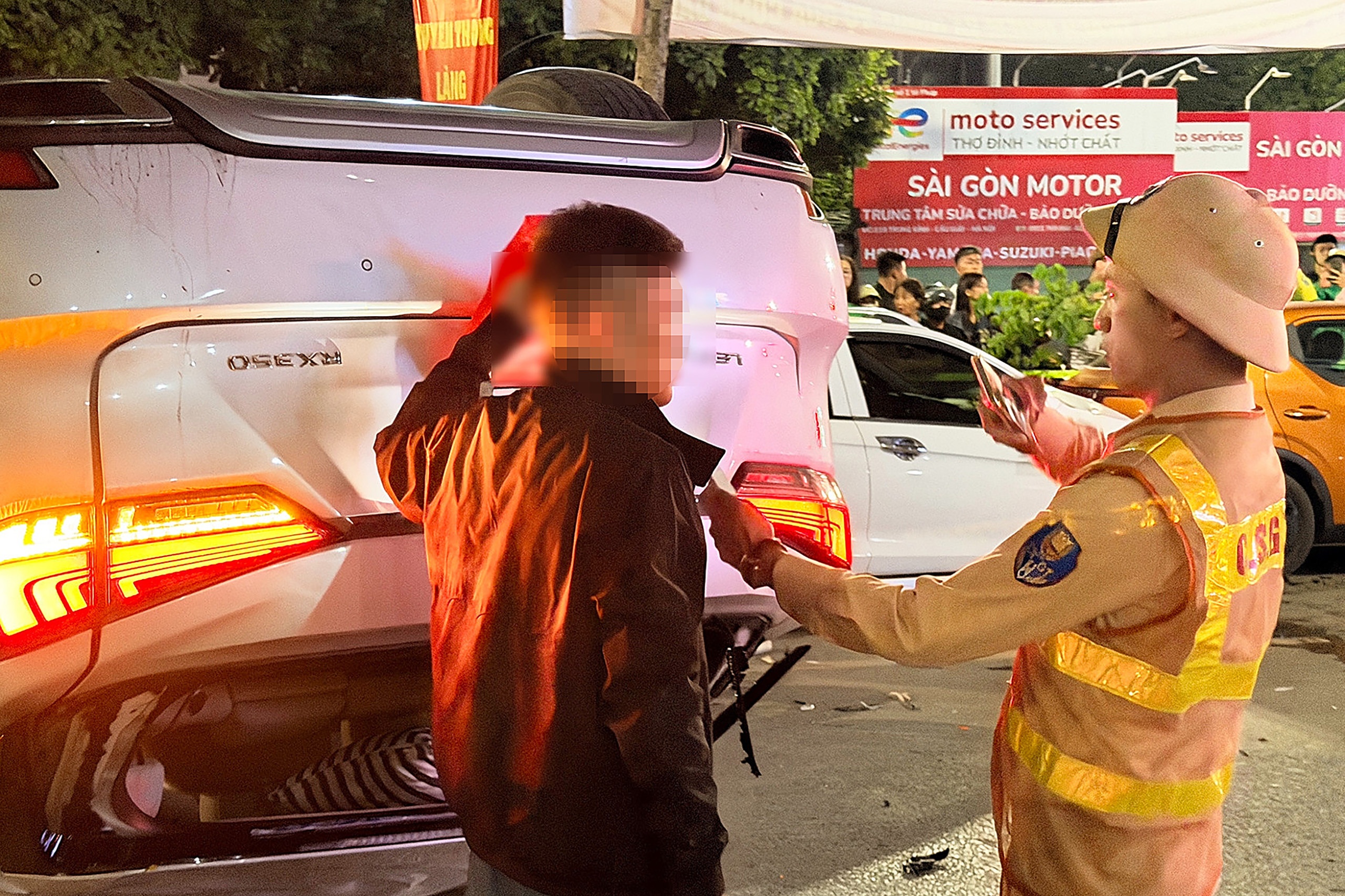 Ôtô Lexus, tông nhiều ôtô ảnh 2 Oto Lexus, tong nhieu oto anh 2