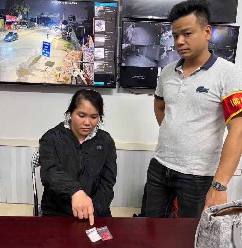 Nguoi phu nu,  lo ve bat thuong anh 1